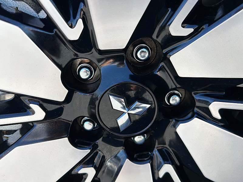 New 2026 Mitsubishi Outlander SE FWD image 16