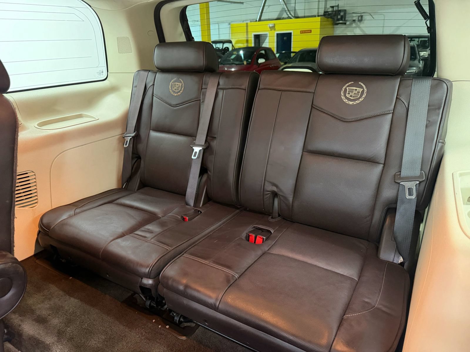 Used 2011 Cadillac Escalade Platinum AWD/4WD image 17