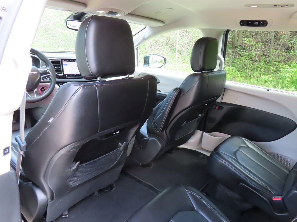 Certified 2024 Chrysler Pacifica Touring-L FWD image 24