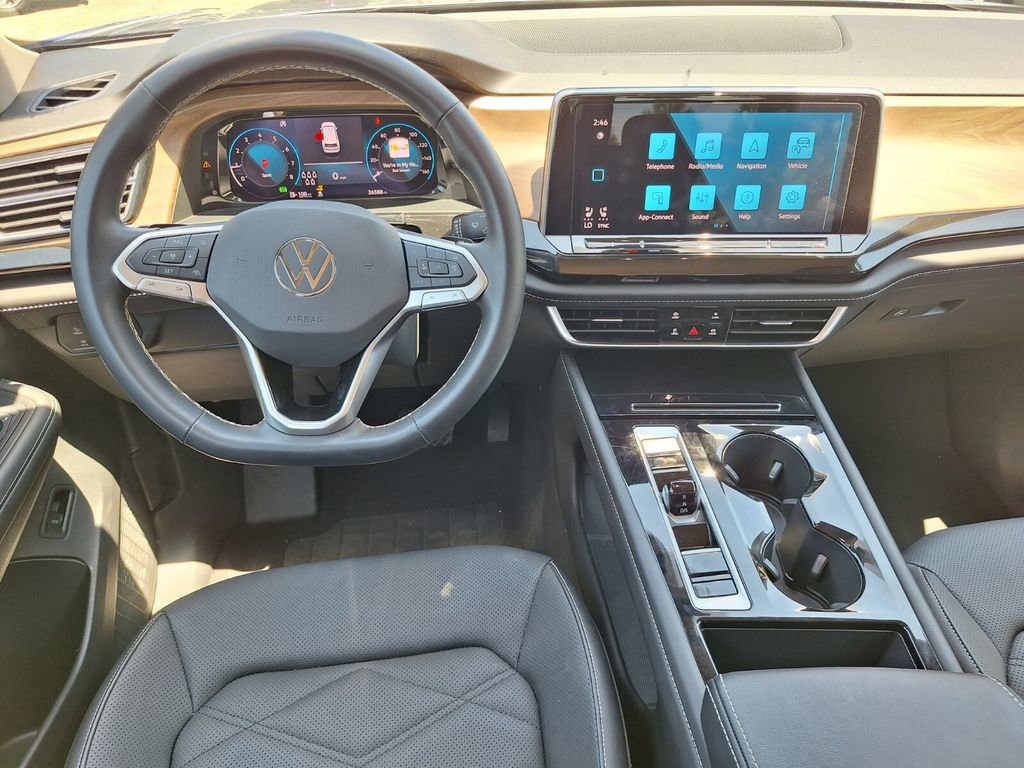 Used 2025 Volkswagen Atlas SE FWD image 11