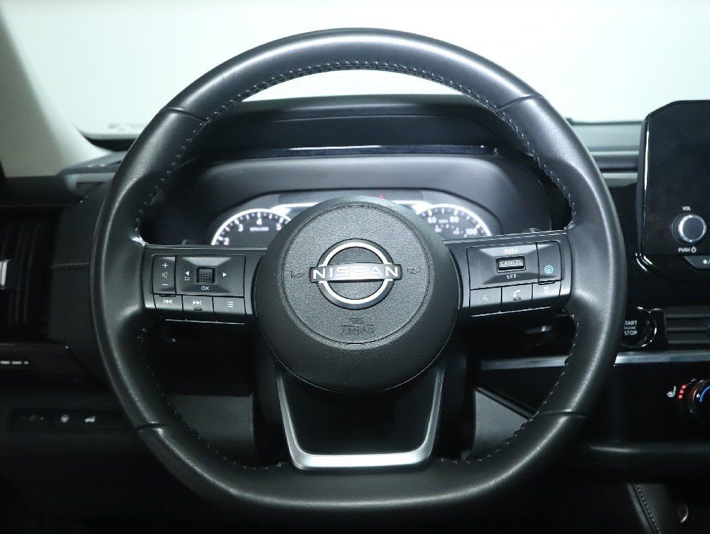 Used 2025 Nissan Pathfinder SV image 22