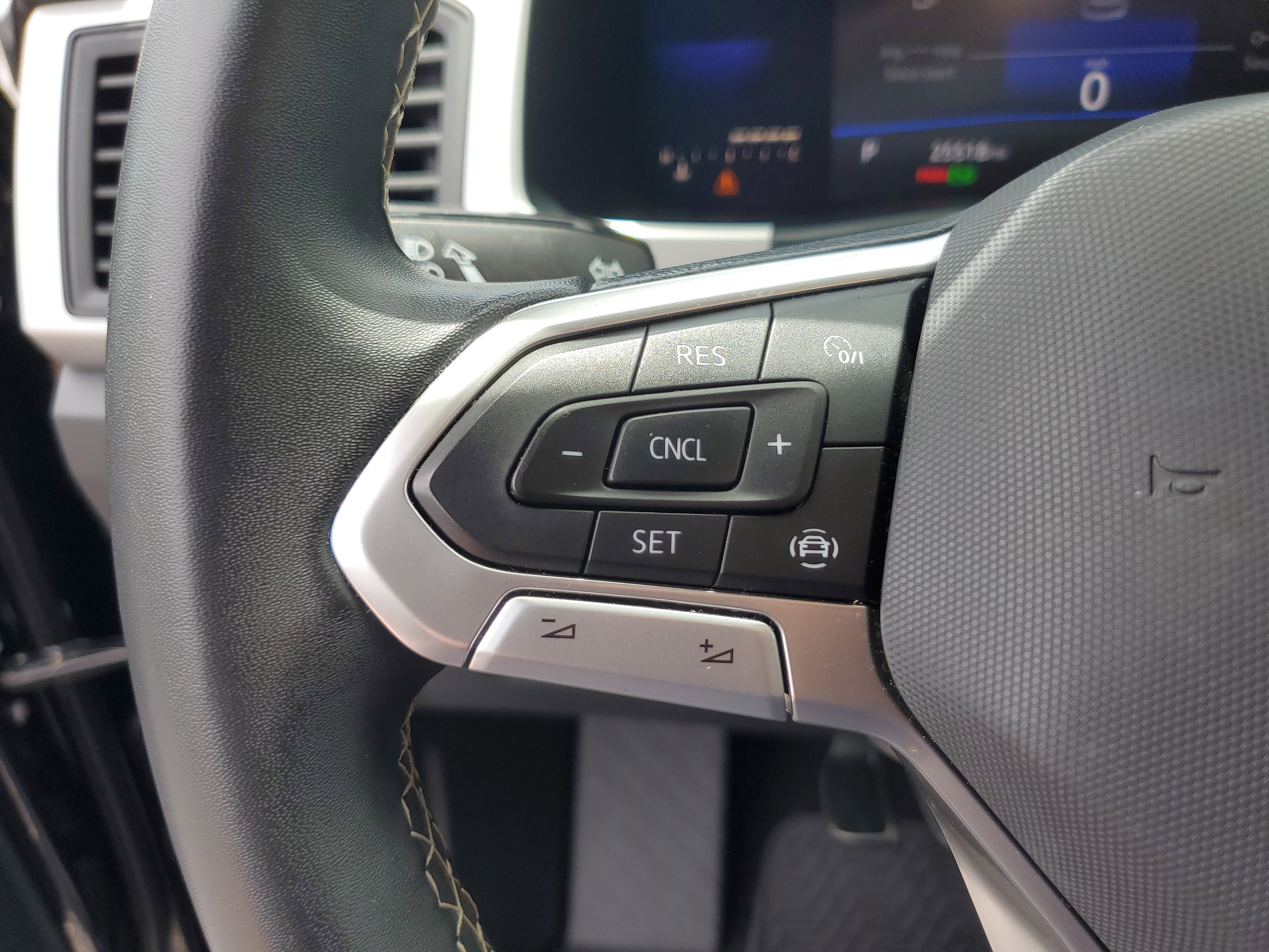 Certified 2022 Volkswagen Atlas SE FWD image 30