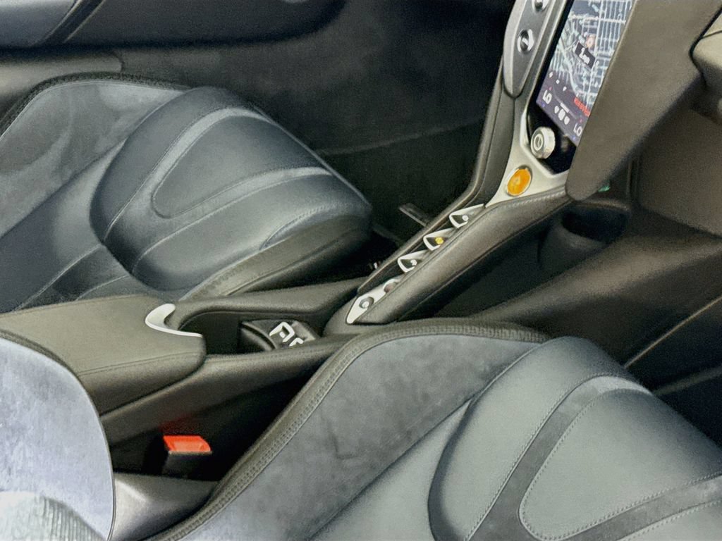 Used 2025 McLaren 750S Spider RWD image 18