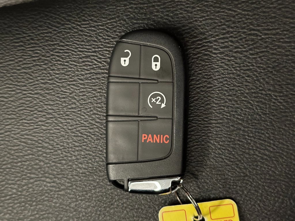 Used 2025 Jeep Compass Limited image 17