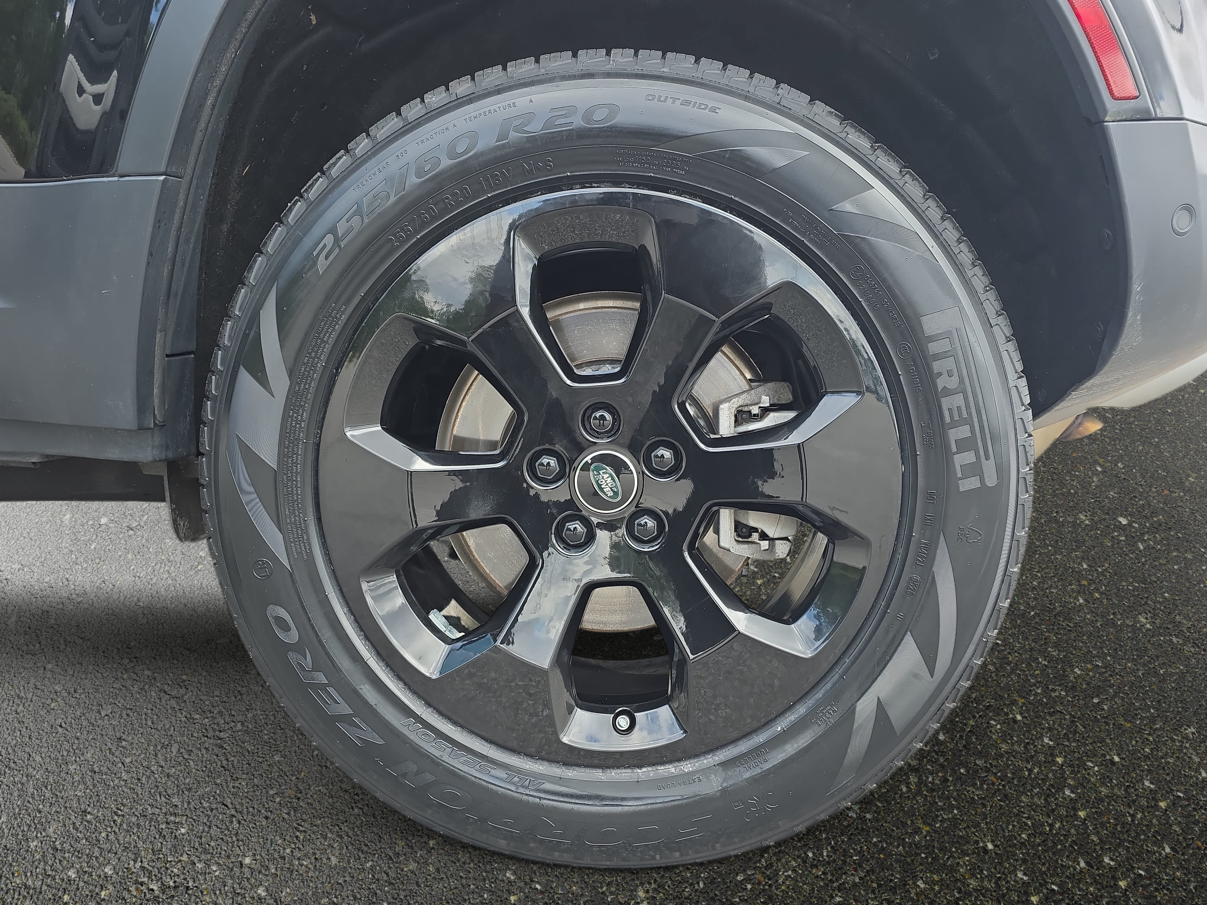 Certified 2025 Land Rover Defender 110 S AWD/4WD image 33