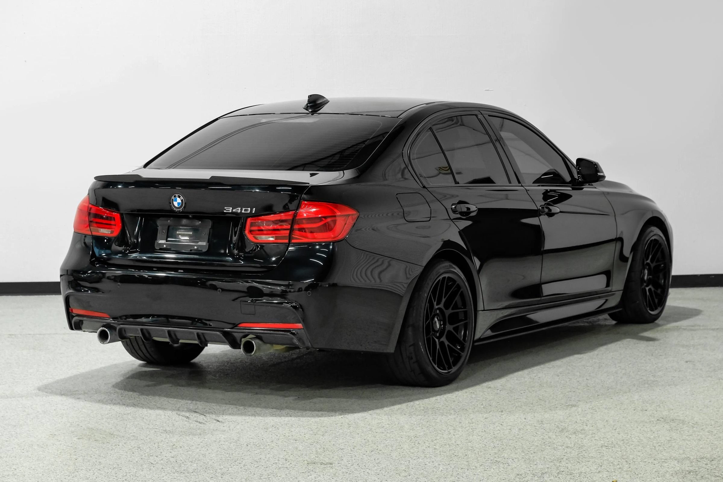 Used 2017 BMW 340i Sedan RWD image 6