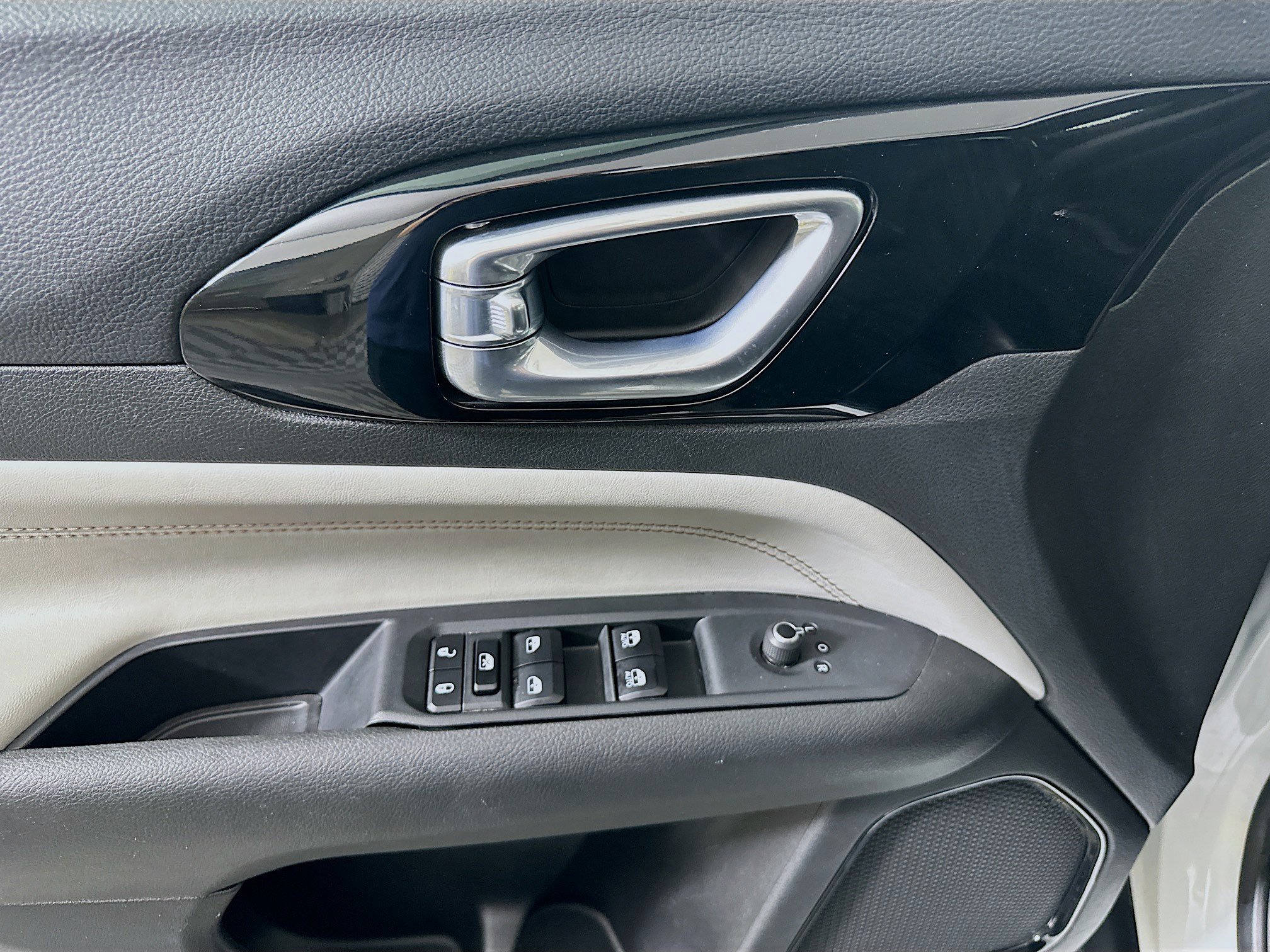 Used 2025 Jeep Compass Limited image 15