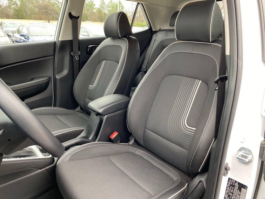 Used 2024 Hyundai Venue Limited image 25