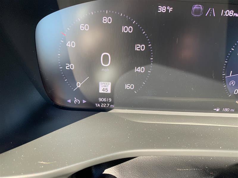 Used 2019 Volvo XC40 T5 Momentum image 20