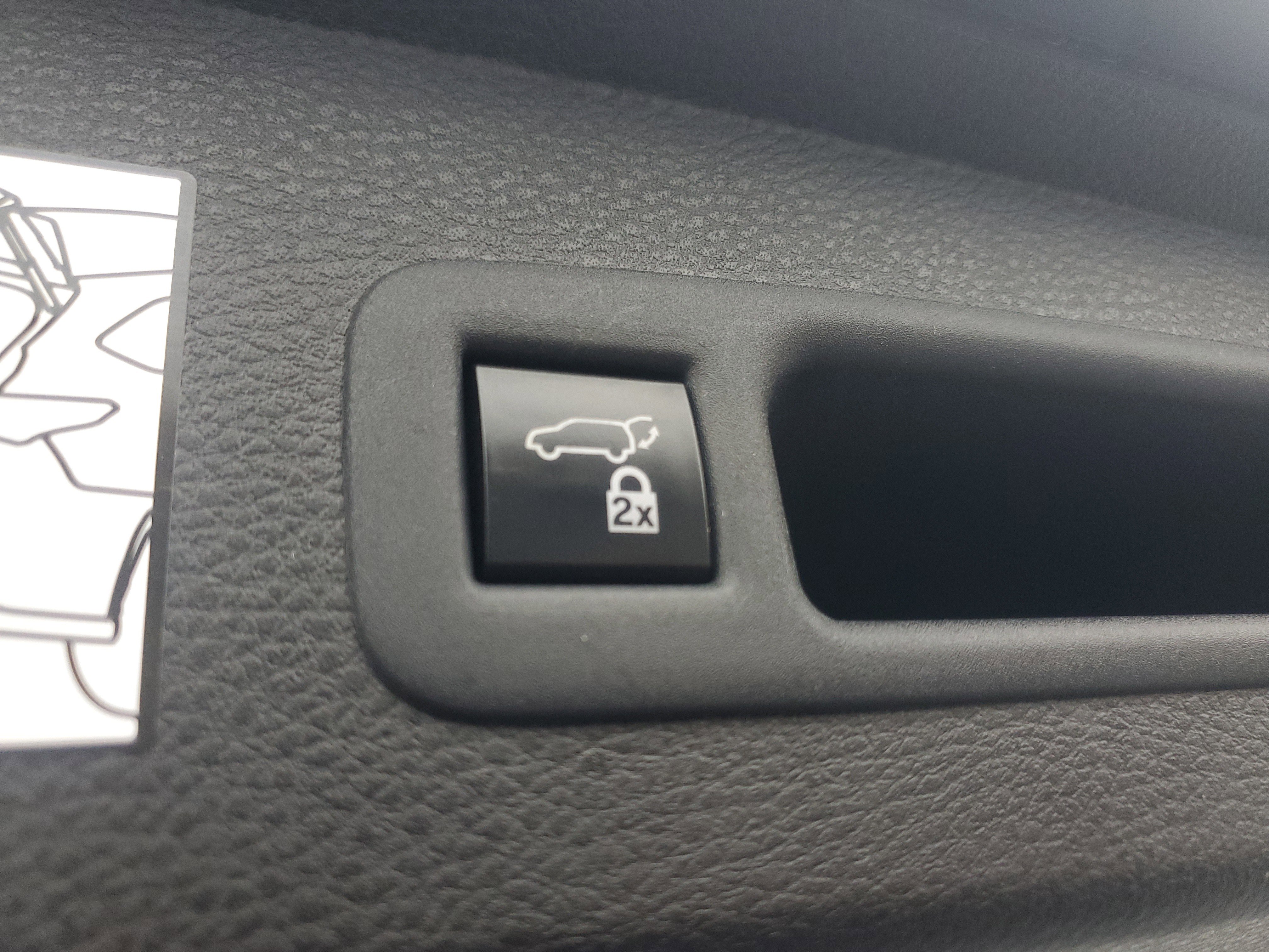 Certified 2024 Toyota Sienna XLE image 9