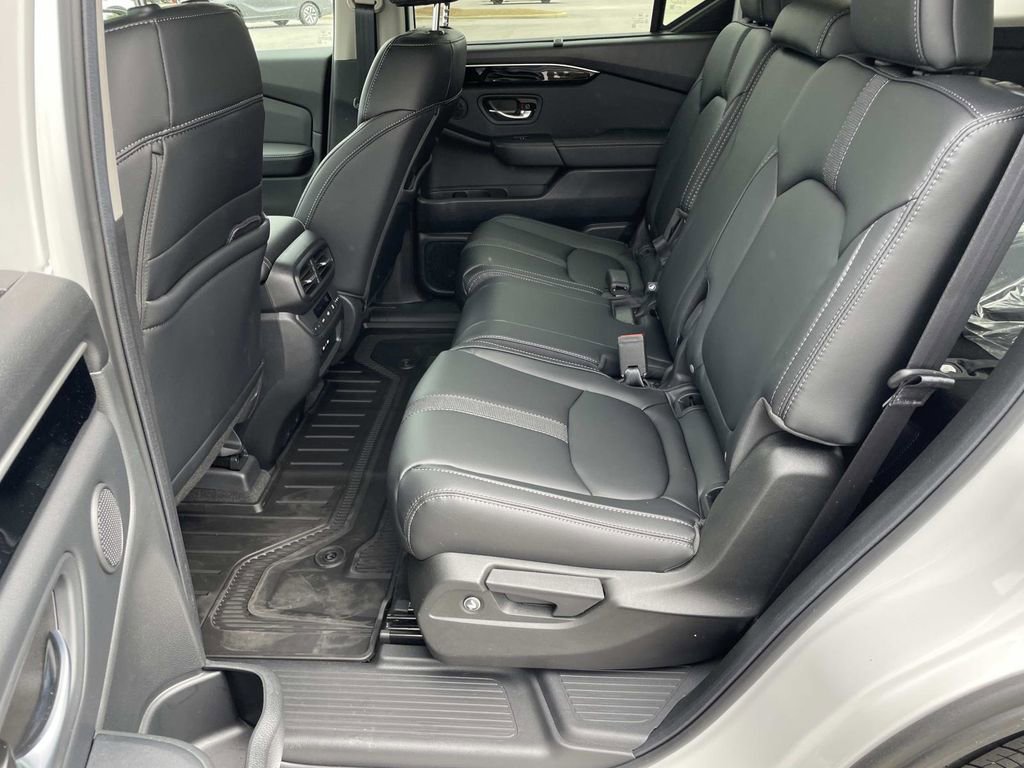 Used 2025 Honda Pilot EX-L image 11