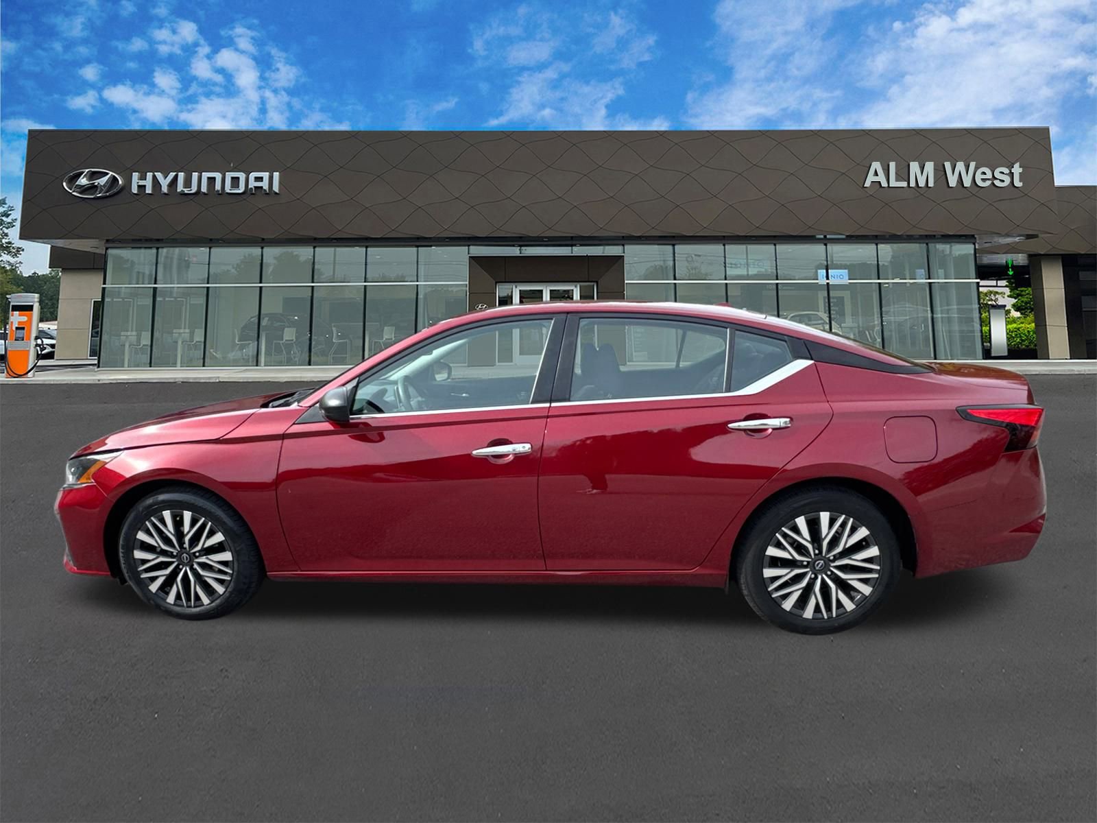 Used 2024 Nissan Altima 2.5 SV image 8