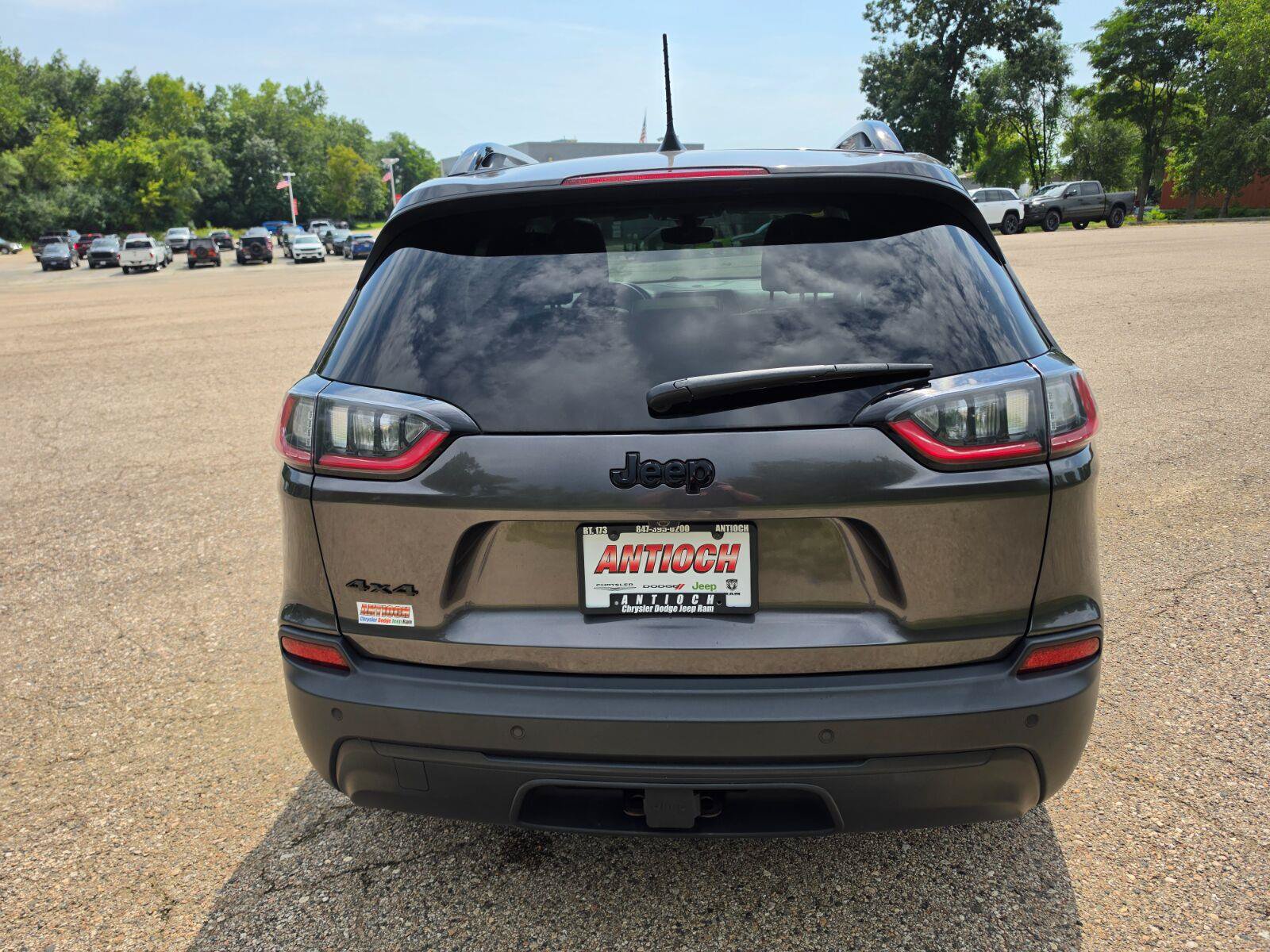Used 2019 Jeep Cherokee Latitude Plus AWD/4WD image 11