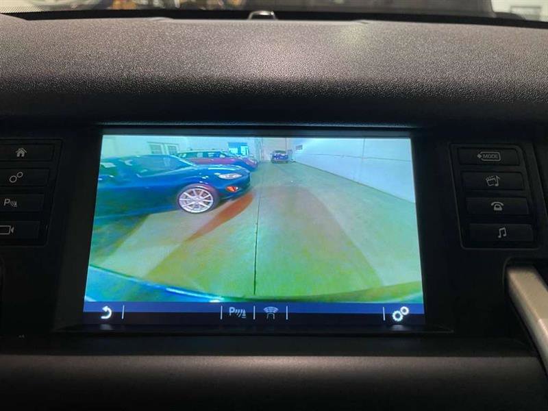 Used 2018 Land Rover Discovery Sport SE image 25