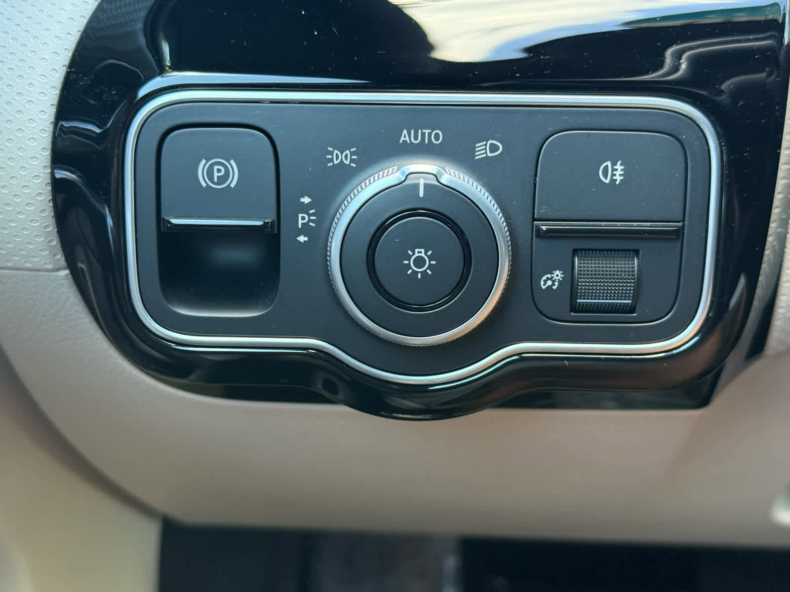 Used 2025 Mercedes-Benz CLA 250 4MATIC image 30