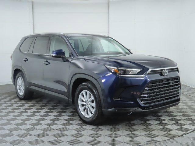 Used 2025 Toyota Grand Highlander FWD image 3