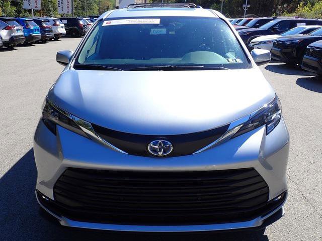 Certified 2025 Toyota Sienna XLE image 11
