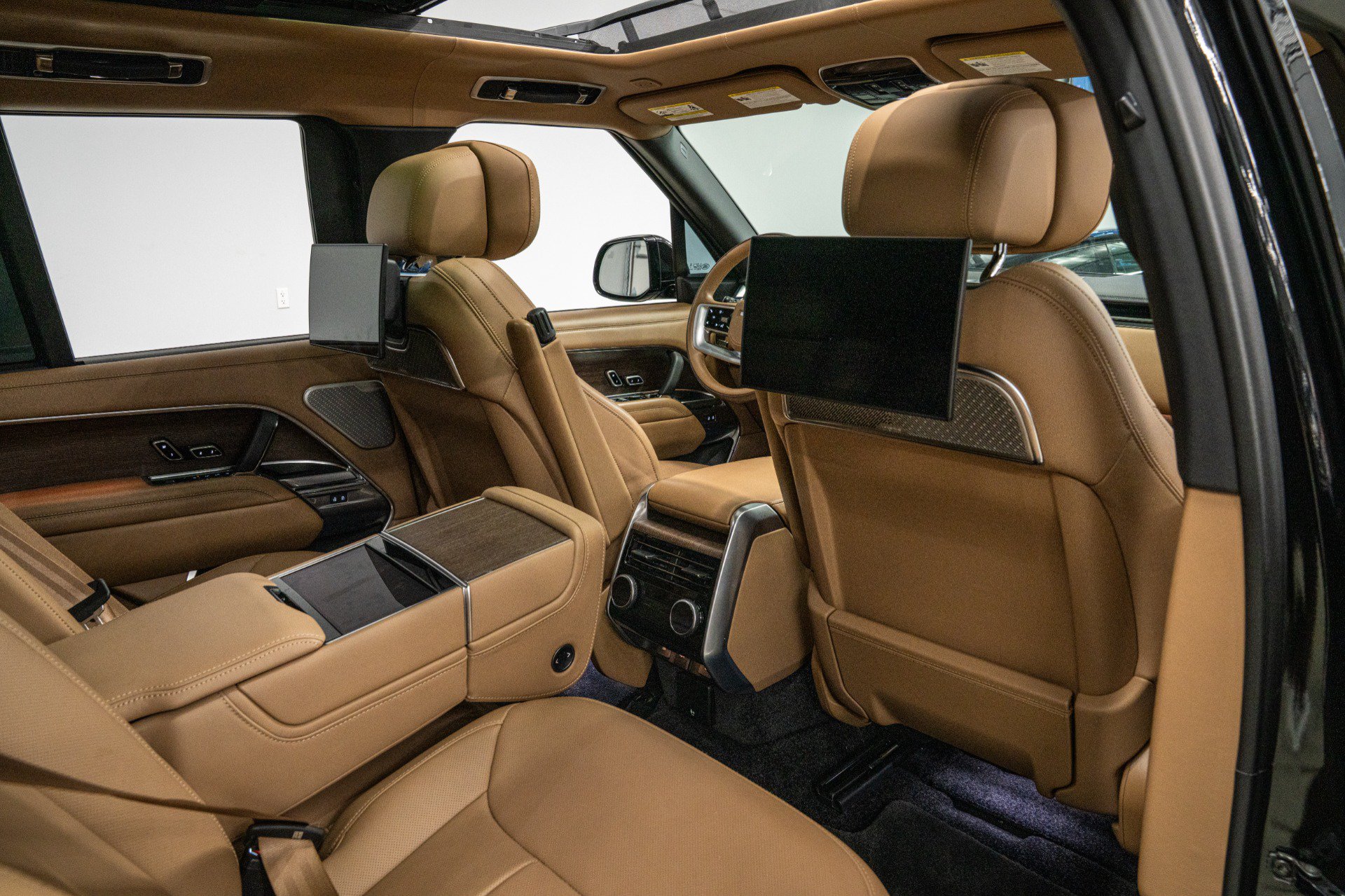 Used 2024 Land Rover Range Rover Autobiography AWD/4WD image 34