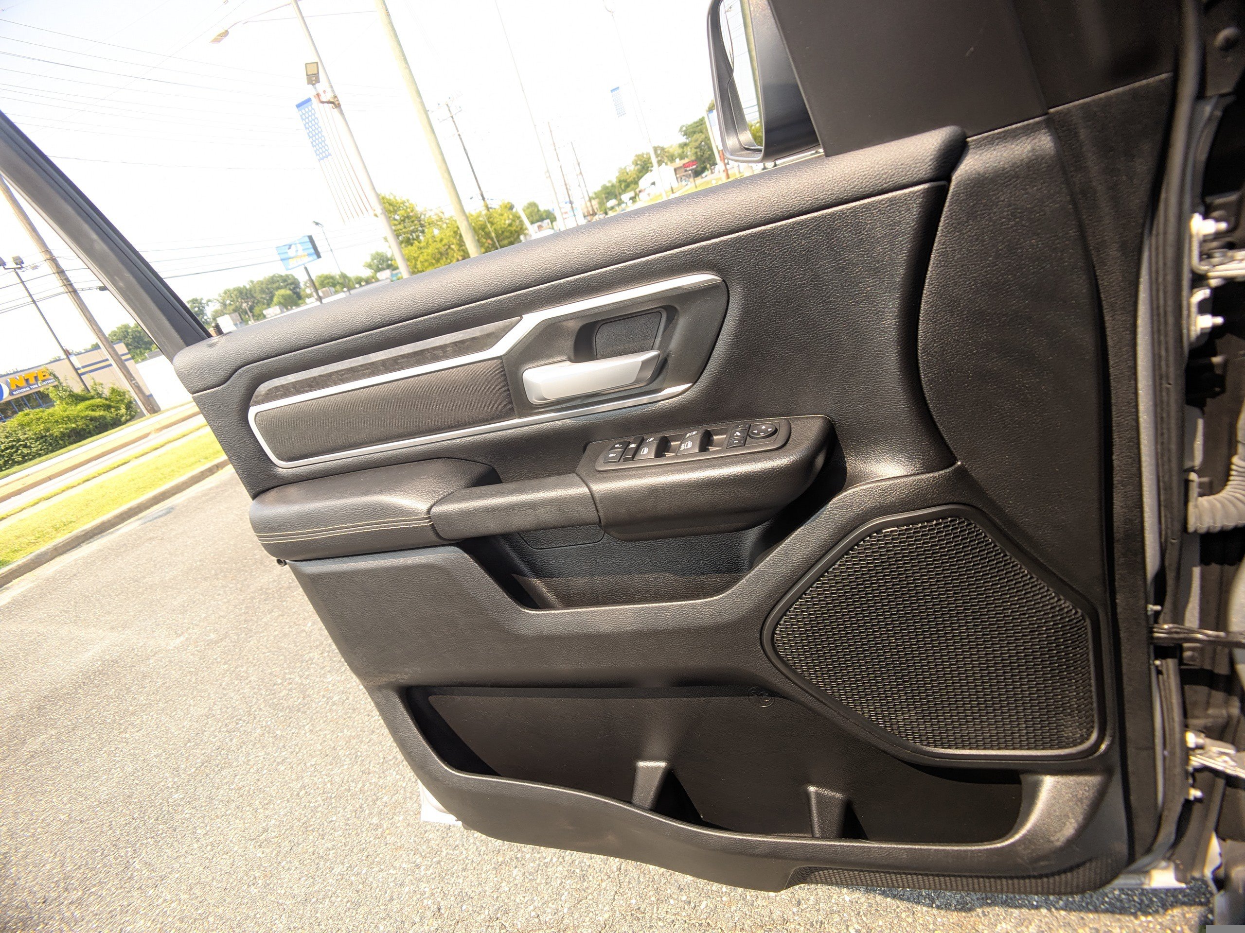 Used 2023 RAM 1500 Big Horn AWD/4WD image 24