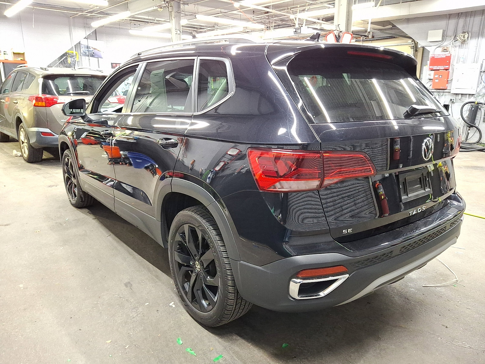 Used 2024 Volkswagen Taos SE image 3