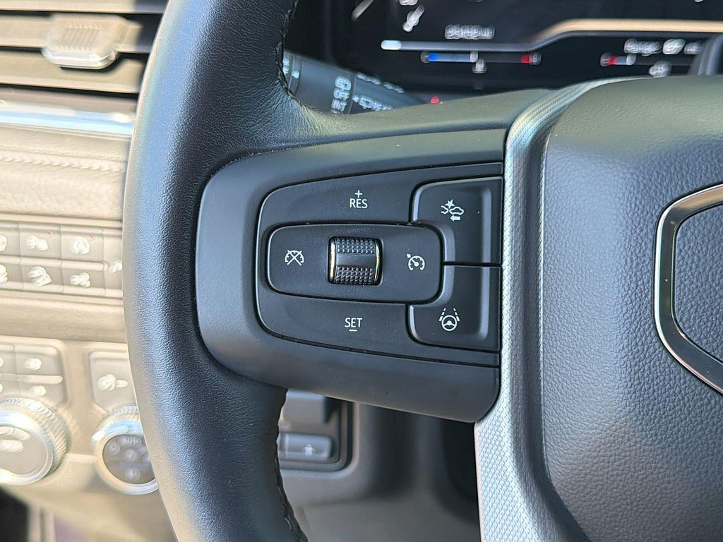 Used 2024 GMC Yukon Denali w/ Advanced Technology Package AWD/4WD image 9