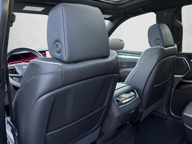 Used 2026 Cadillac Escalade Luxury w/ LPO, Floor Liner Package AWD/4WD image 17
