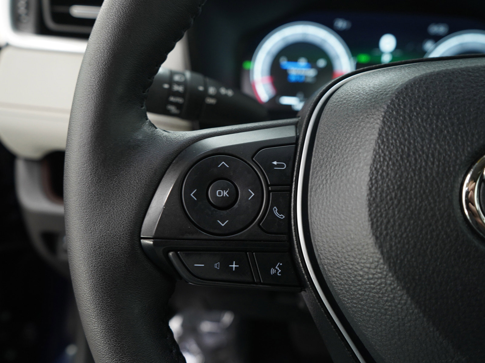 Used 2025 Toyota RAV4 Limited w/ Weather Package AWD/4WD image 28