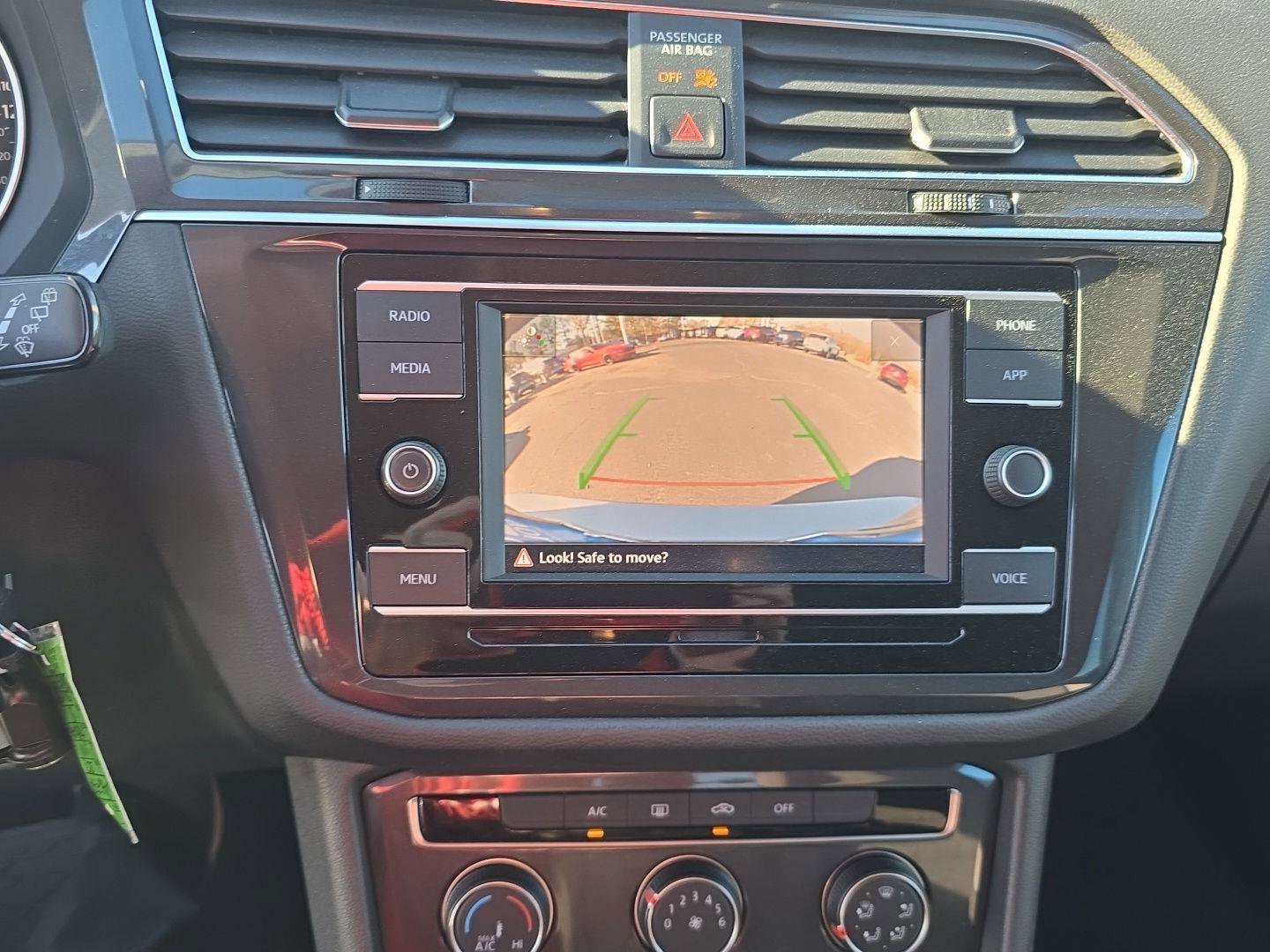 Used 2020 Volkswagen Tiguan S image 17