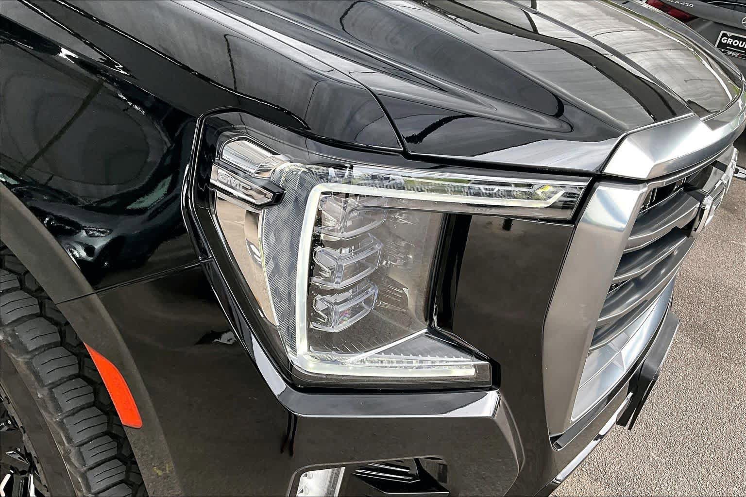 Used 2021 GMC Yukon AT4 w/ AT4 Premium Plus Package AWD/4WD image 28