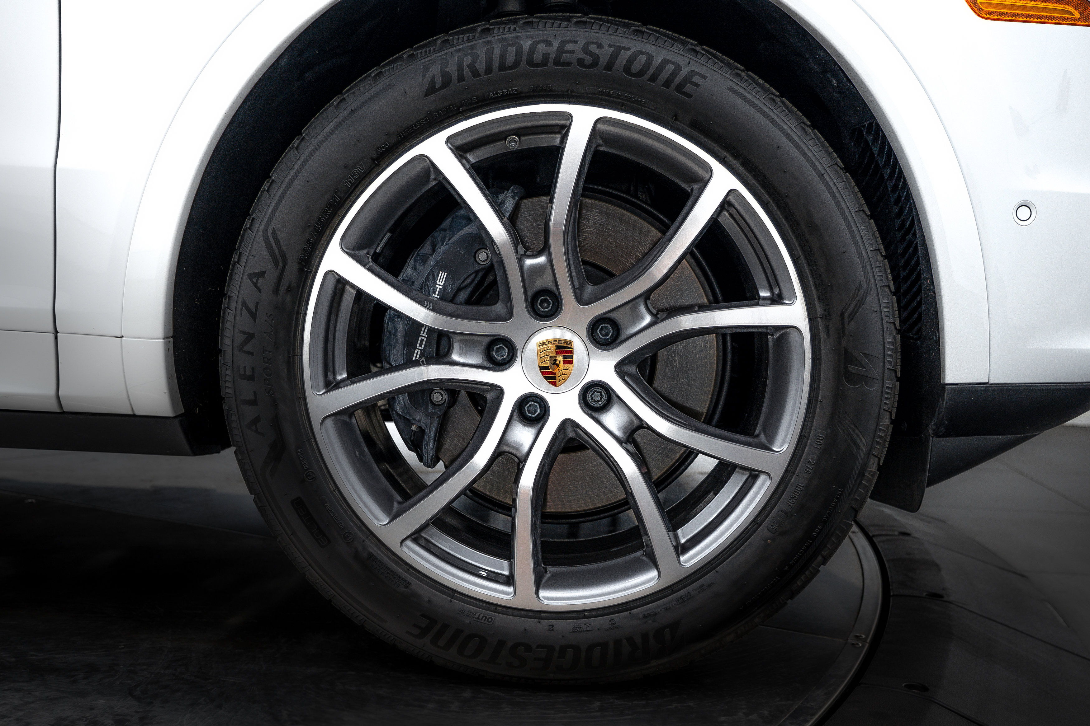 Certified 2025 Porsche Cayenne Coupe image 11