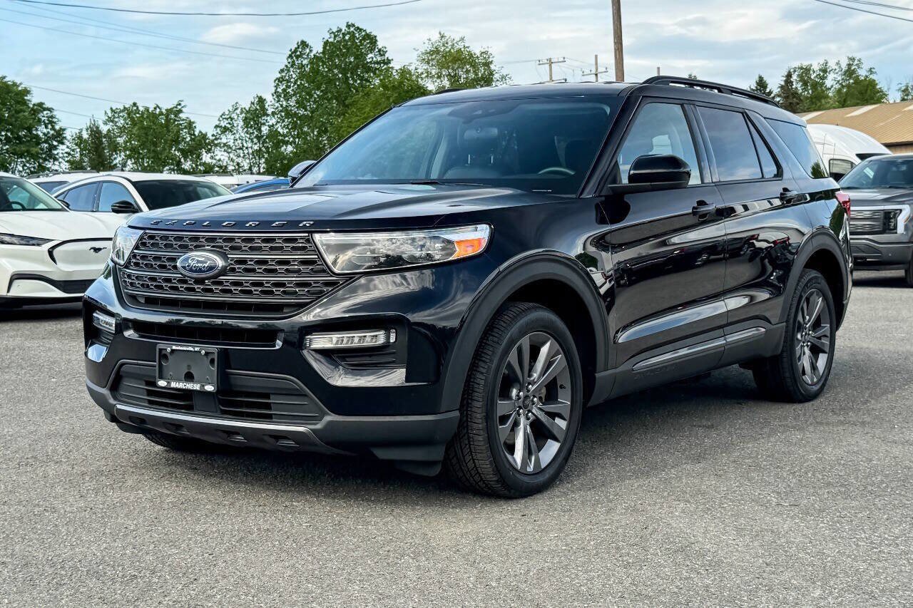 Used 2023 Ford Explorer XLT w/ Equipment Group 202A AWD/4WD image 7