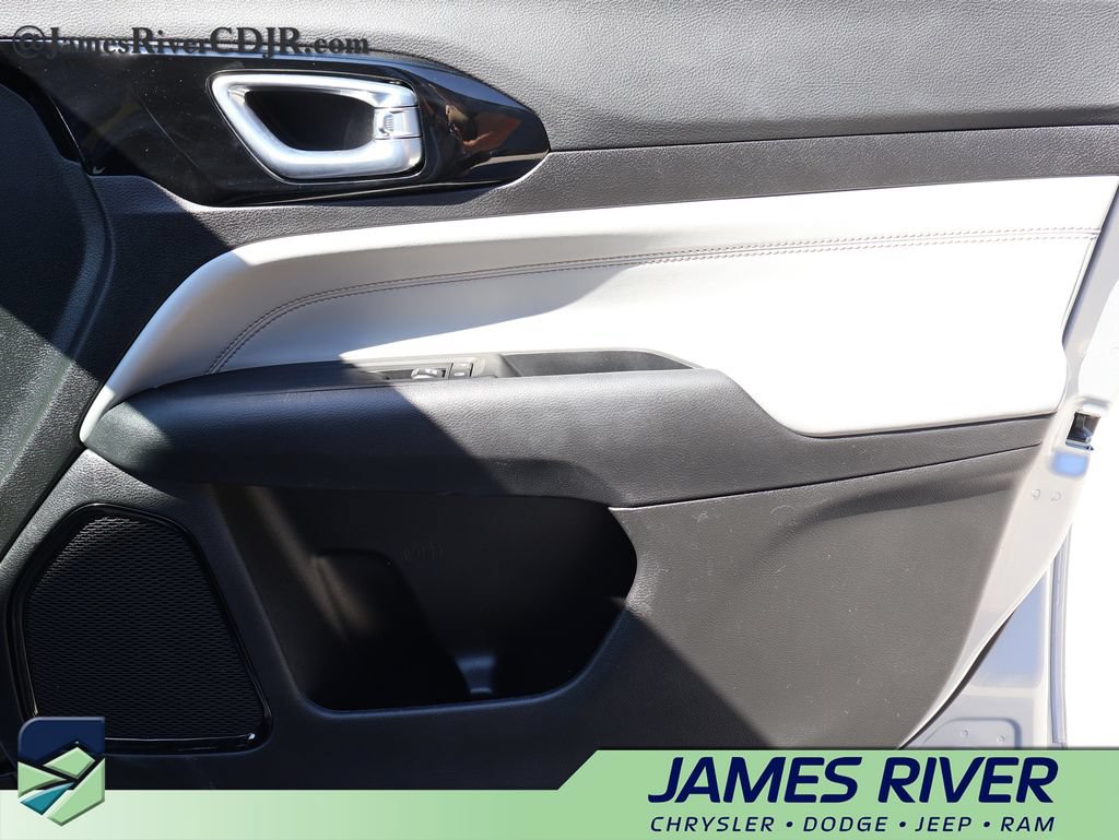 Used 2025 Jeep Compass Limited AWD/4WD image 8
