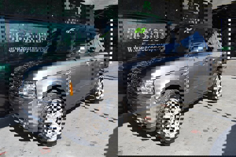 Used 2005 Land Rover Range Rover HSE image 2