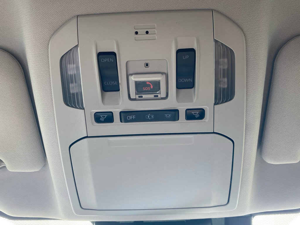 Used 2021 Toyota Highlander XLE image 23