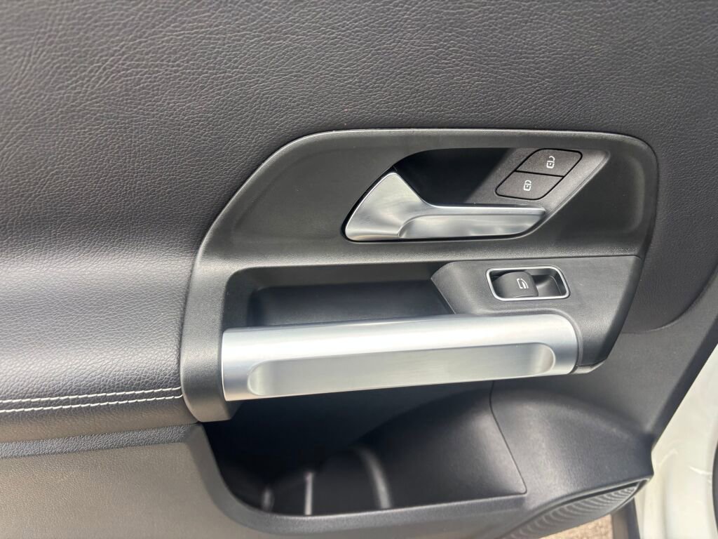 Certified 2023 Mercedes-Benz GLB 250 4MATIC image 12