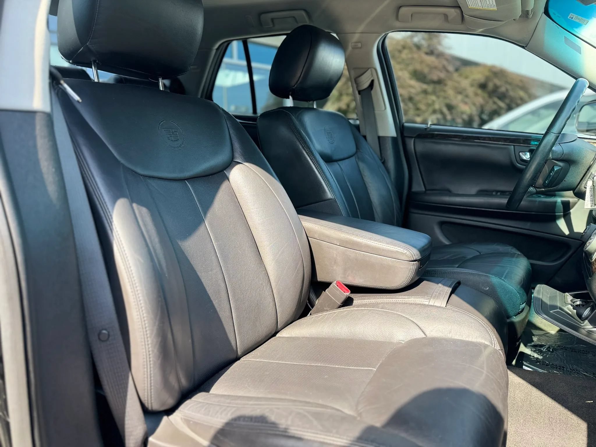 Used 2010 Cadillac DTS FWD image 41