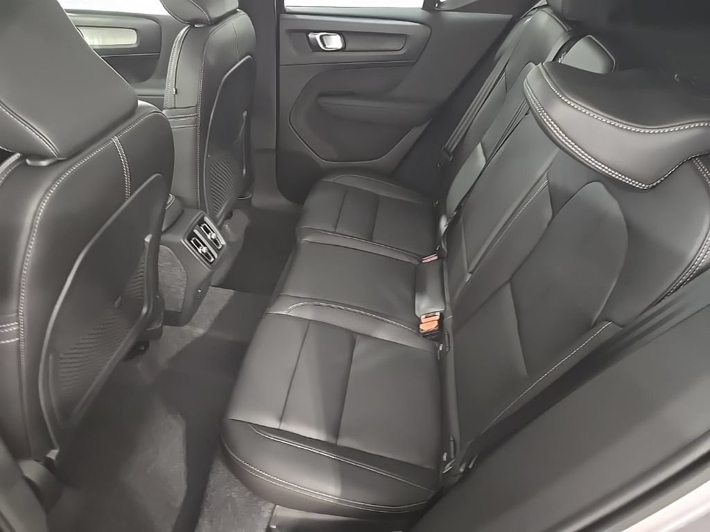 New 2026 Volvo XC40 B5 Ultra w/ Climate Package AWD/4WD image 23