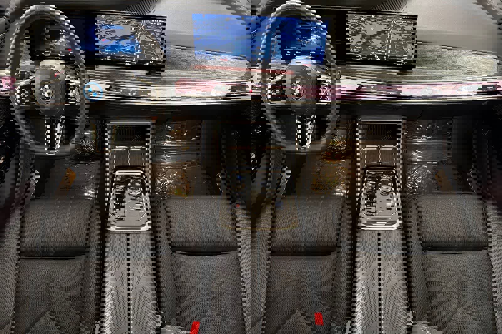 Used 2023 BMW i7 xDrive60 w/ Parking Assistance Package image 3