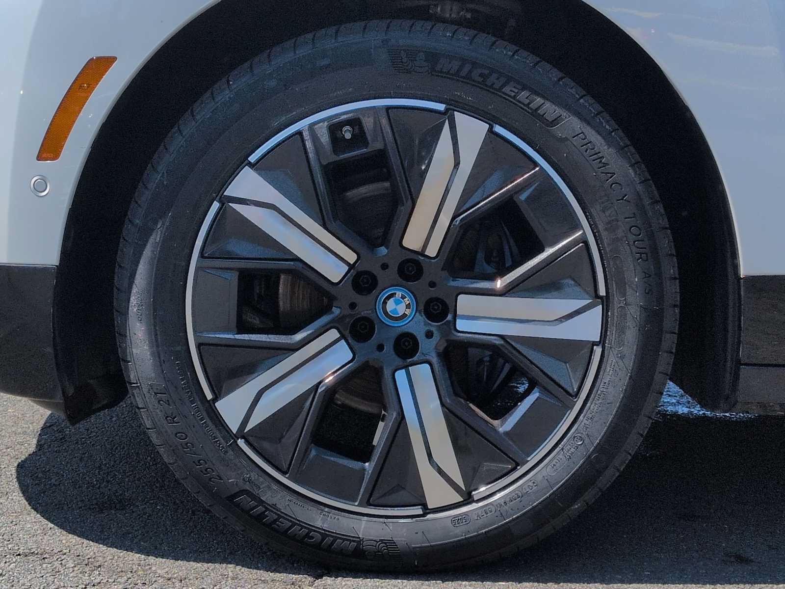 Certified 2024 BMW iX xDrive50 w/ Sport Package AWD/4WD image 14