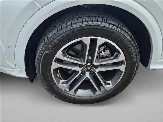 Used 2025 Audi Q5 Premium w/ Convenience Package image 25