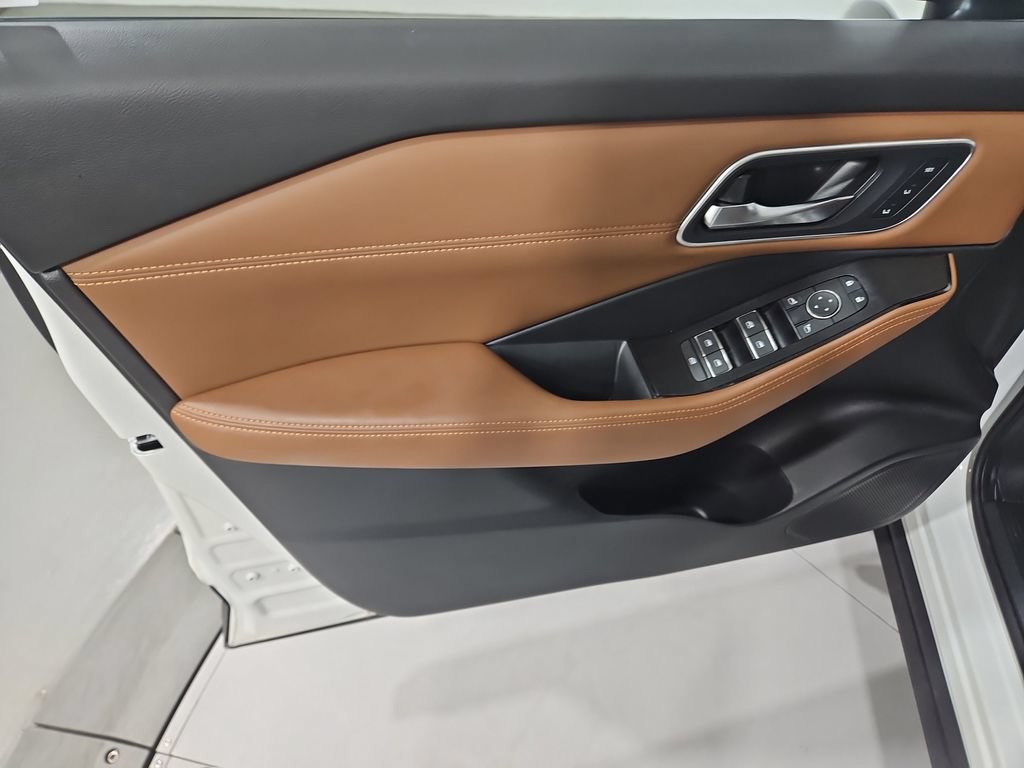 Certified 2024 Nissan Rogue Platinum AWD/4WD image 12
