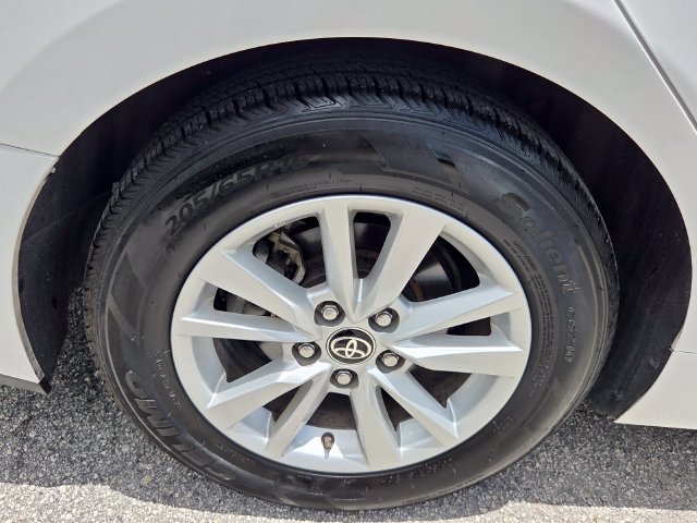 Used 2025 Toyota Camry LE FWD image 19