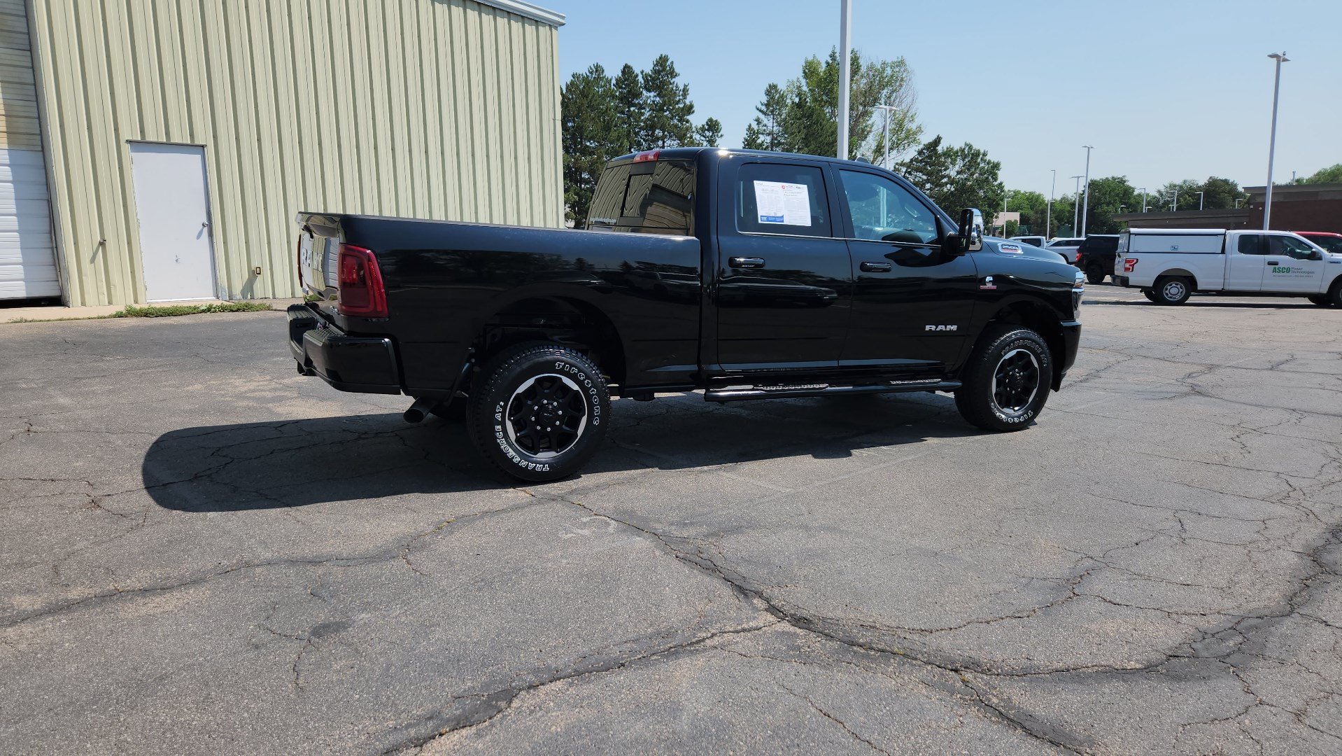Used 2025 RAM 2500 Laramie AWD/4WD image 10