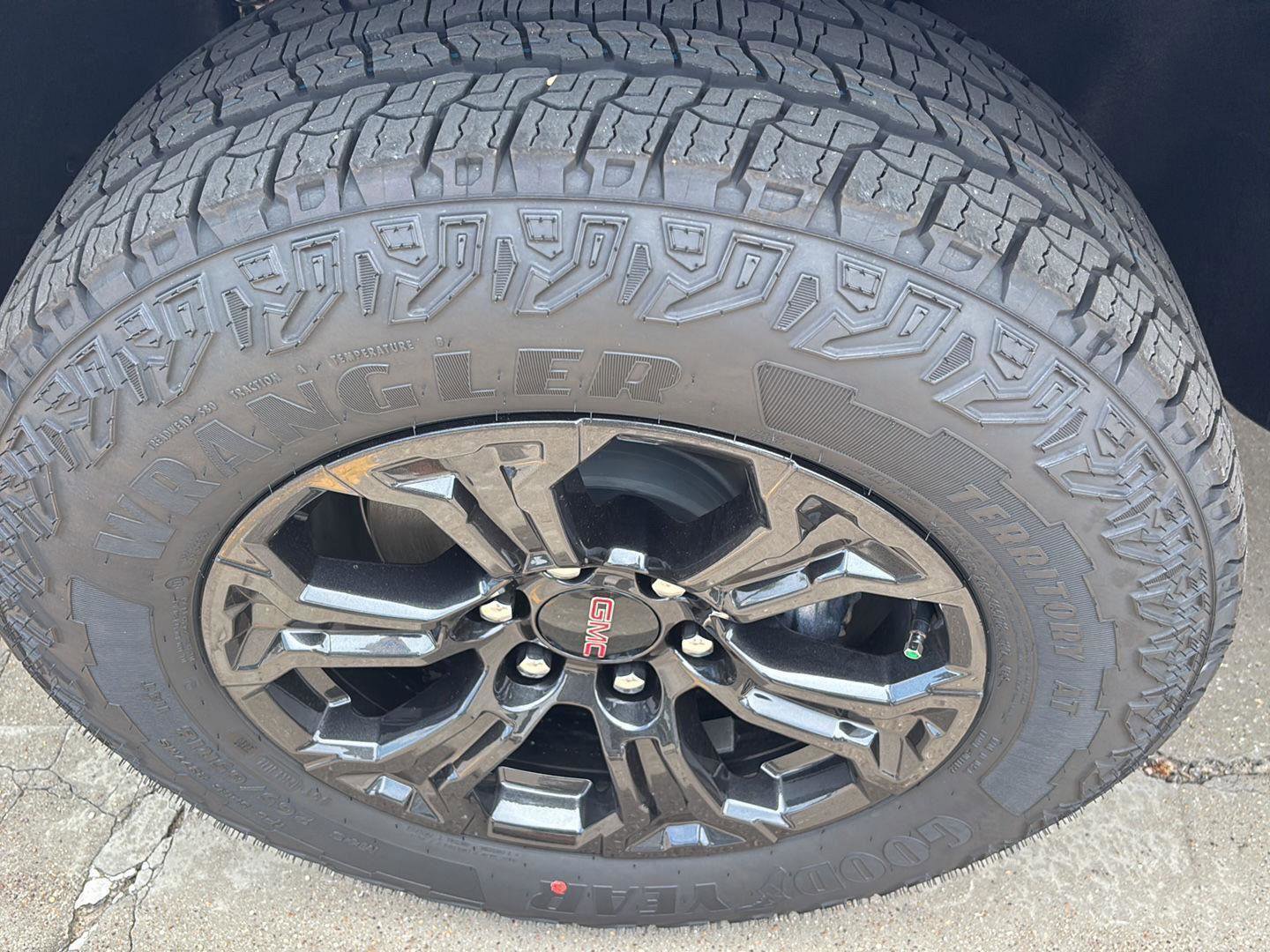 New 2025 GMC Canyon Elevation w/ Convenience Package image 14