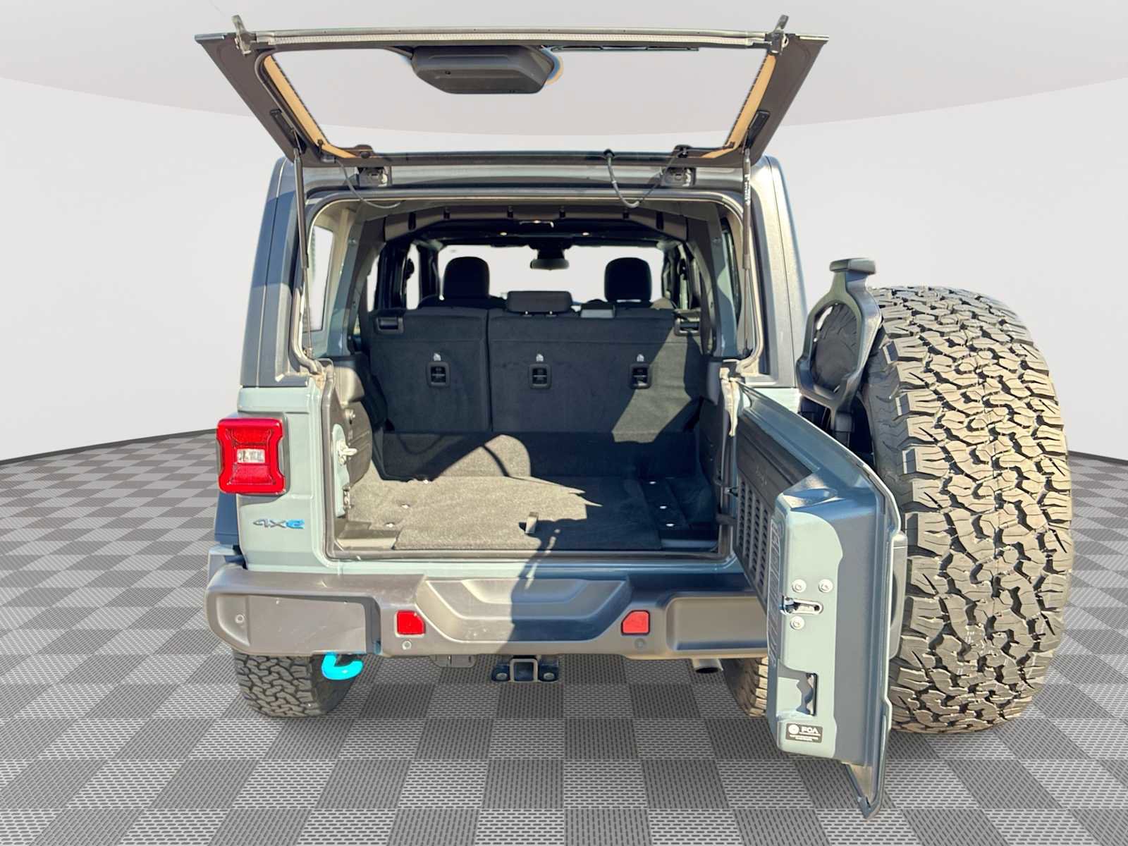 Used 2025 Jeep Wrangler Unlimited Rubicon 4xe w/ Safety Group image 25