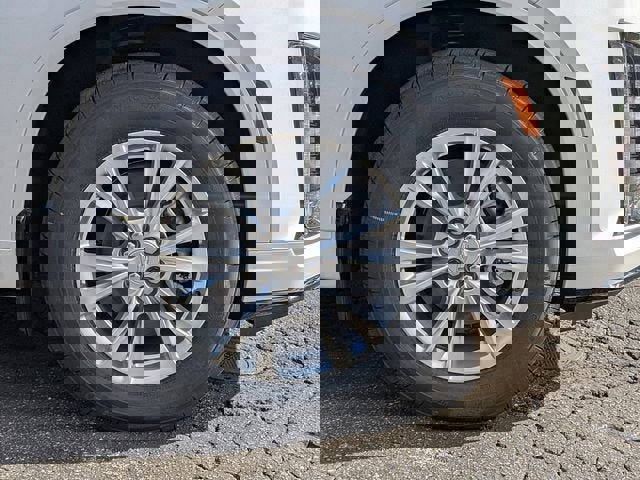 New 2025 Cadillac XT6 Luxury image 11