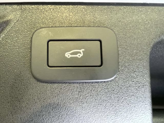 Used 2023 Land Rover Discovery Sport SE R-Dynamic AWD/4WD image 22