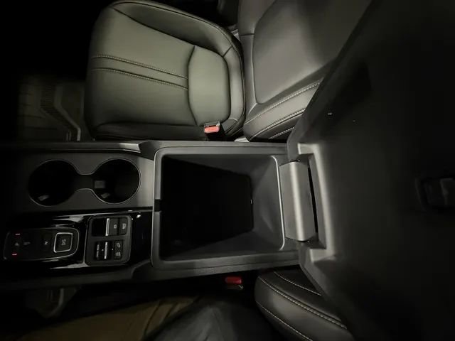 Used 2025 Honda Pilot TrailSport image 42