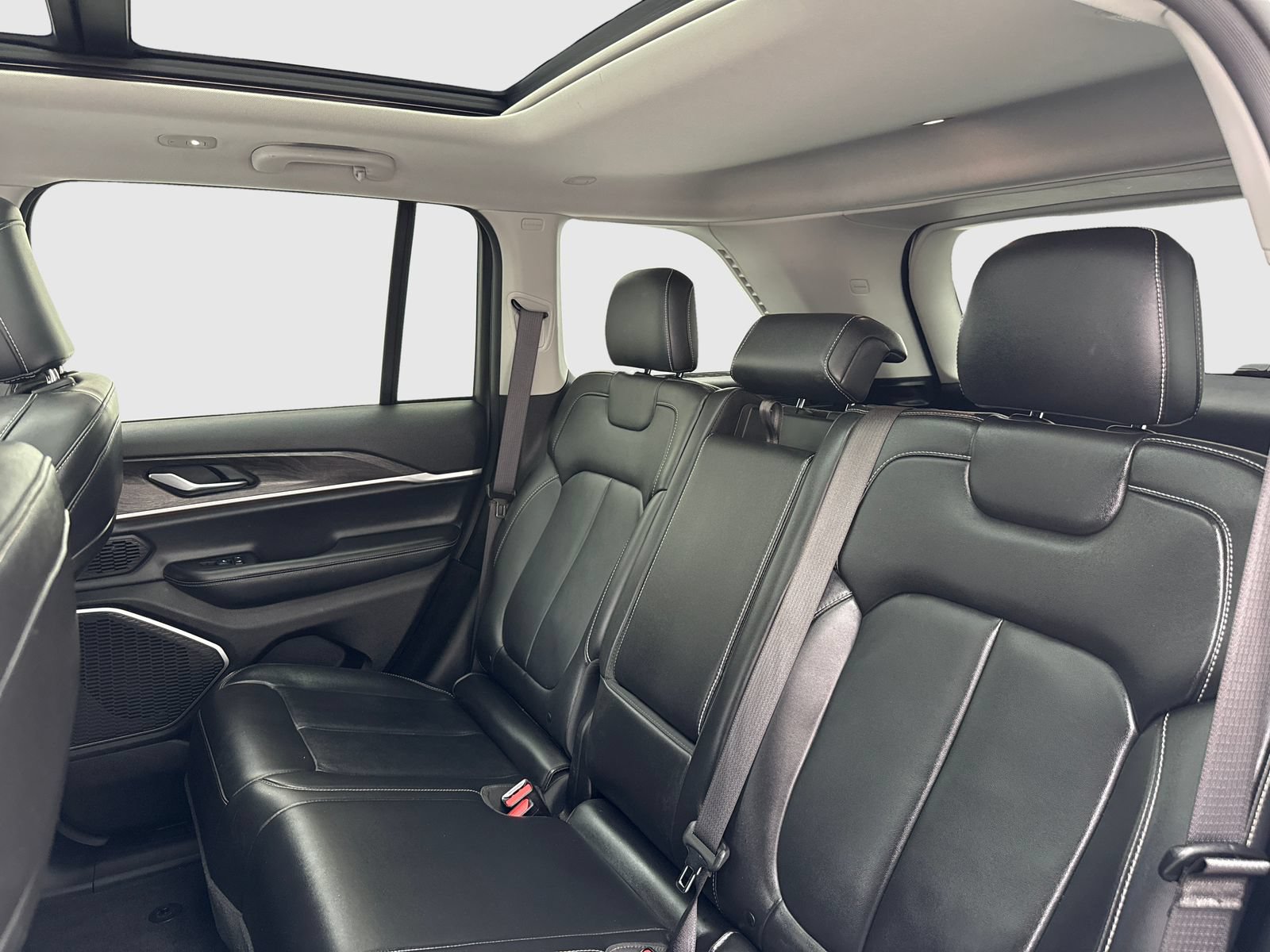 Used 2022 Jeep Grand Cherokee Limited AWD/4WD image 22
