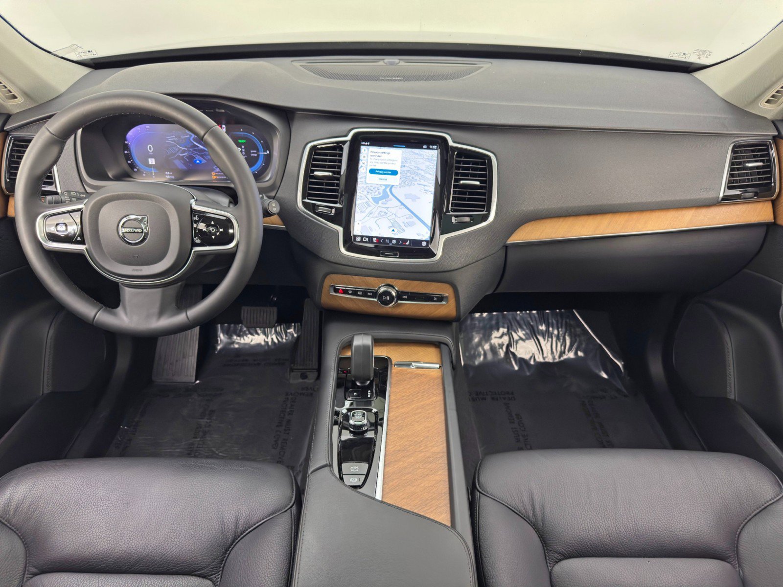 Used 2024 Volvo XC90 T8 Plus w/ Protection Package Premier image 13